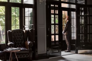 Interior entrance - Wall Street Maestro (Odesa)