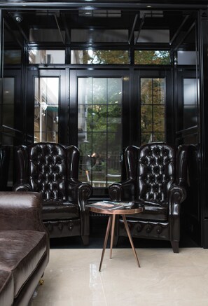 Interior entrance - Wall Street Maestro (Odesa)