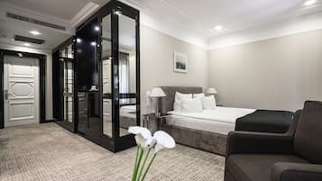 Junior Suite, 1 Double Bed with Sofa bed | Premium bedding, Select Comfort beds, minibar, in-room safe