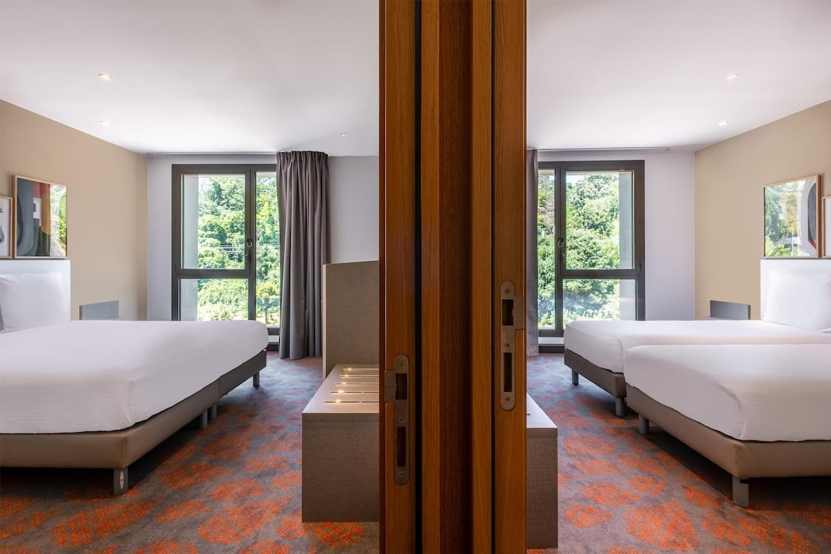 Family Room, 1 King Bed, Connecting Rooms | Premium bedding, in-room safe, desk, soundproofing
