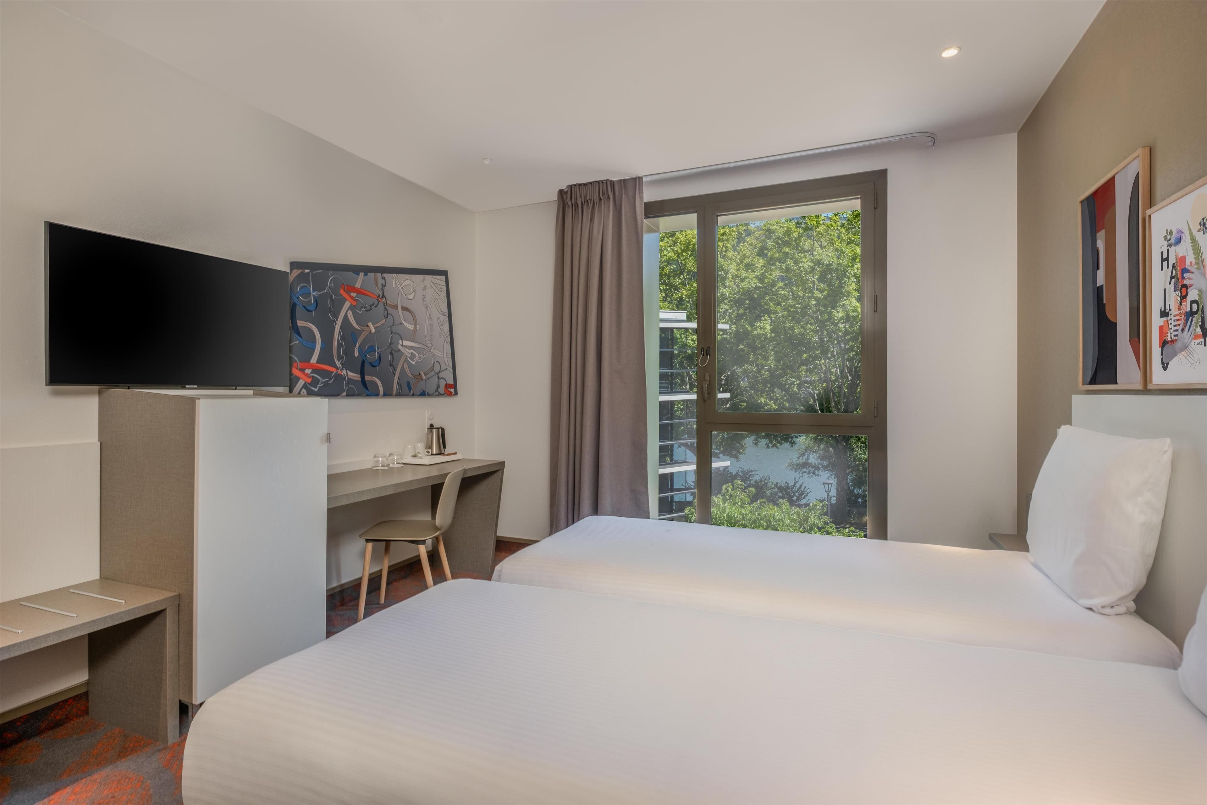 twin room, 2 single beds, river view | premium bedding, in-room safe, desk, soundproofing