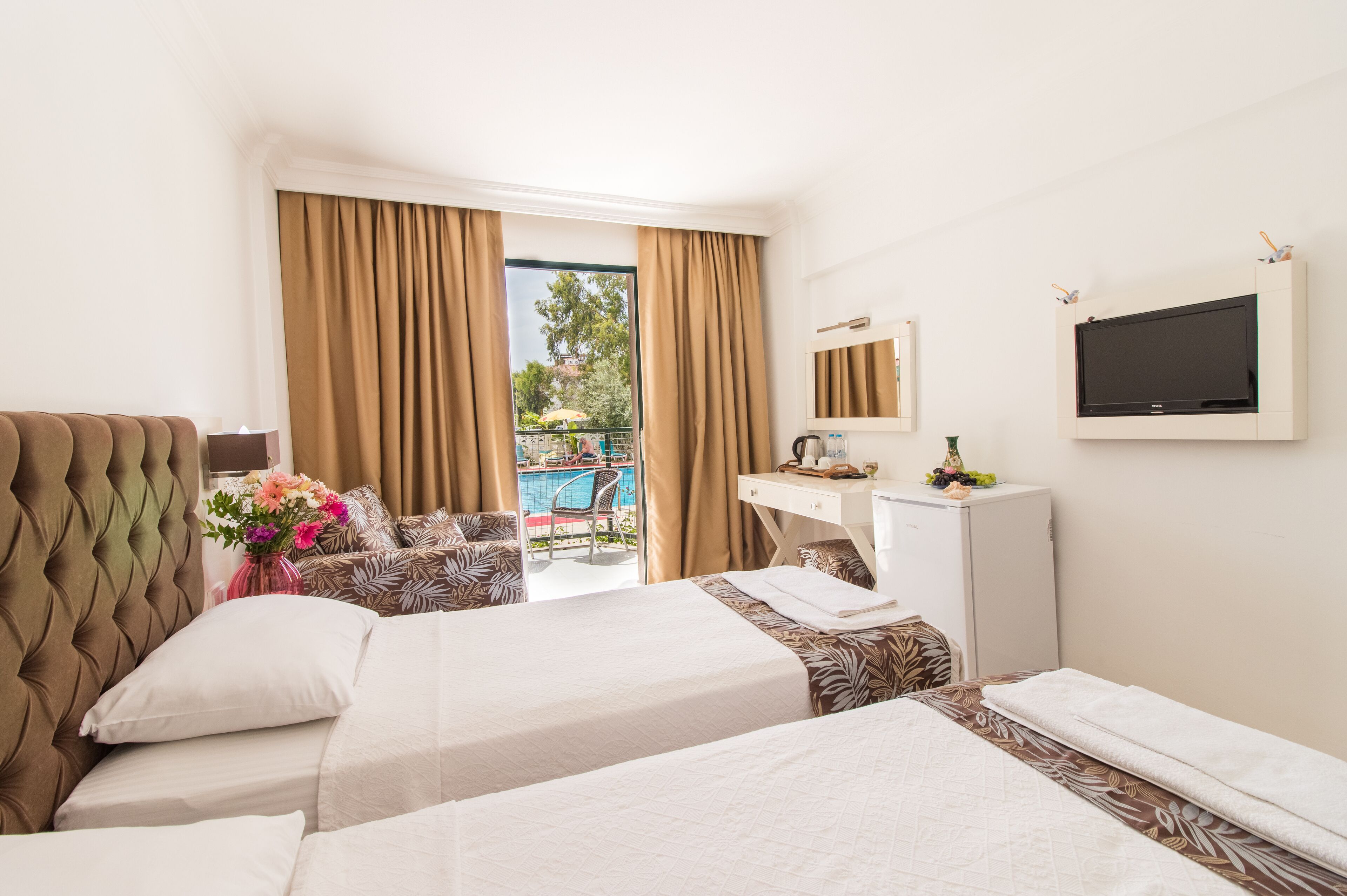 standard double or twin room, pool view | minibar, in-room safe, iron/ironing board, free wifi