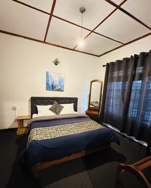 ファミリー ルー ム 2 ベッドルーム | デスク、ベッドシーツ