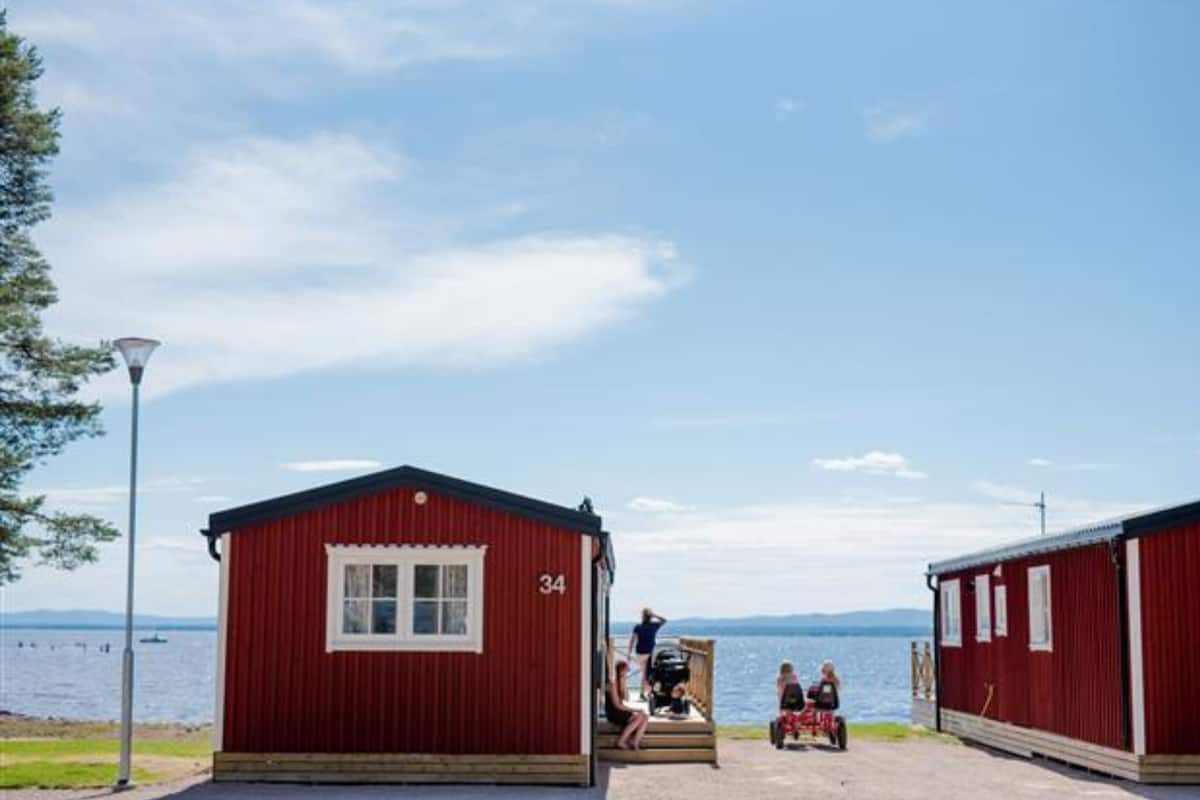 Classic Cabin, 2 Bedrooms, Patio, Beachside | Cribs/infant beds, free WiFi