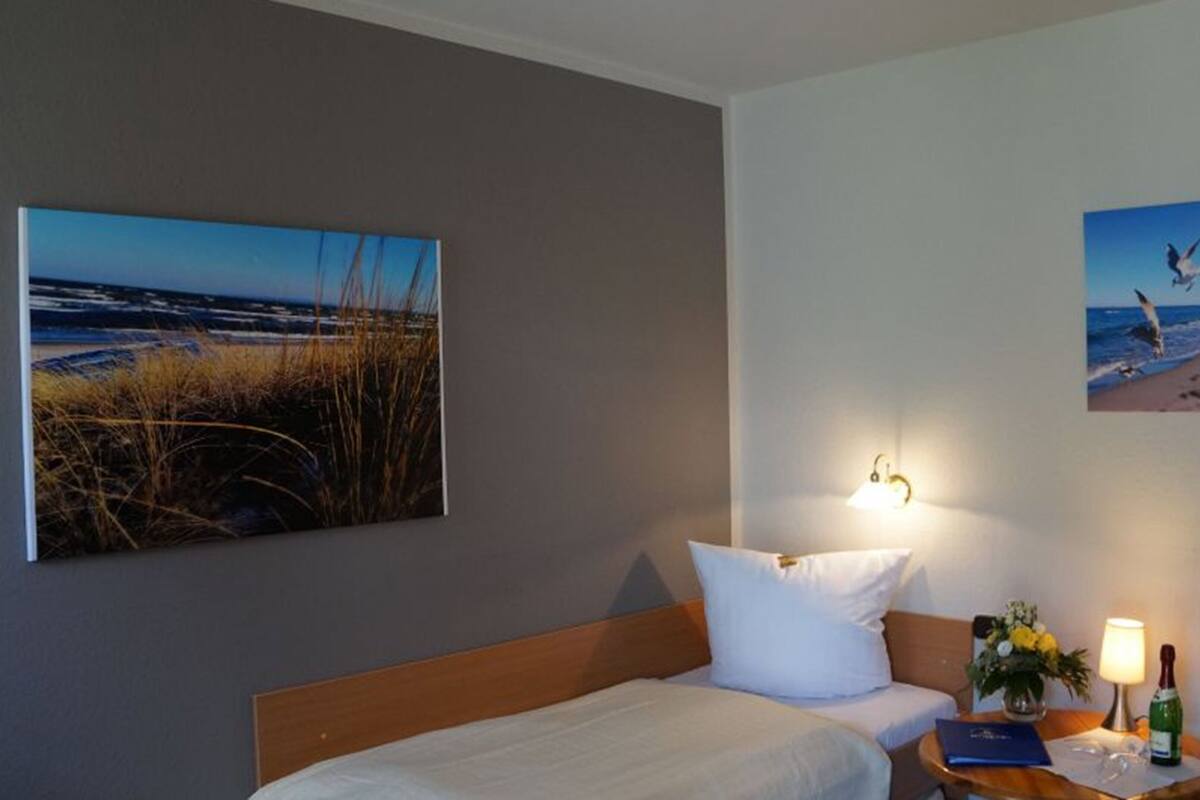 Soundproofing, free WiFi, bed sheets