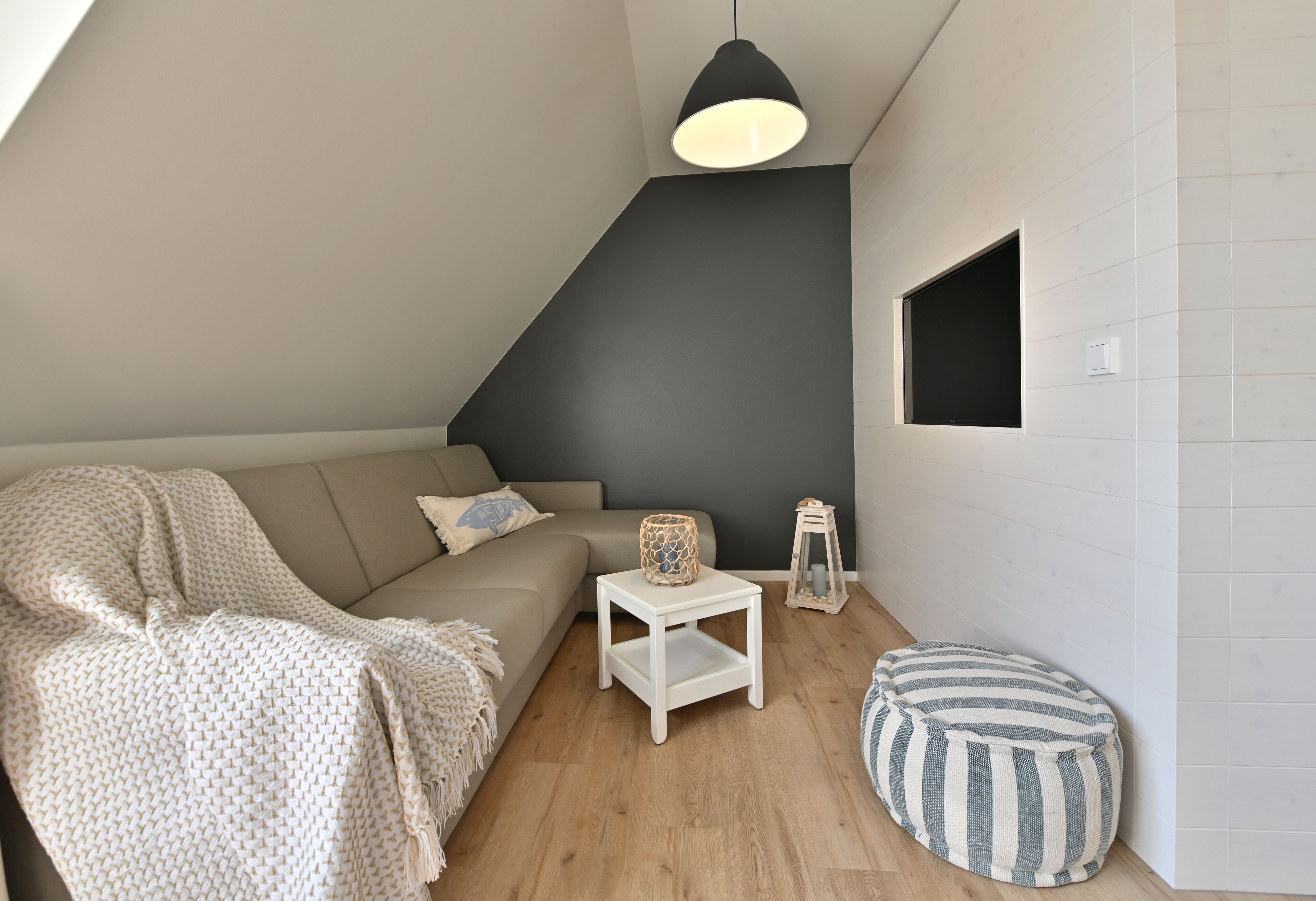 premium apartment | living area | 40-inch flat-screen tv with cable channels, tv