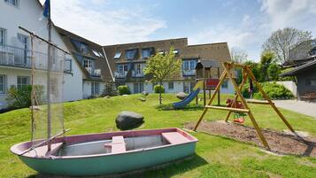 Children’s play area – outdoor