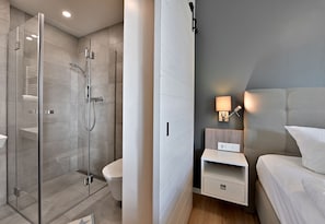 Standard Apartment | Bathroom | Shower, free toiletries, hair dryer, towels