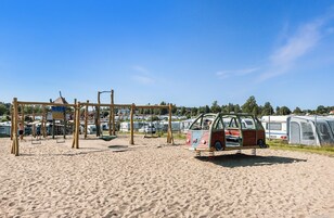 Área de juegos infantiles al aire libre