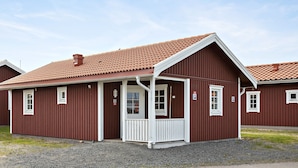 A red building with a white porch and a tiled roof. - First Camp Sunne (Sunne)