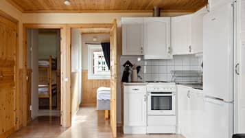 Casa de campo, 2 habitaciones | Cocina privada | Refrigerador con congelador, microondas, horno y parrilla de estufa
