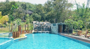 Outdoor pool - The Acacia Retreat (Bentong)