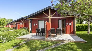 Basic Cottage (4 beds) | Terrace/patio