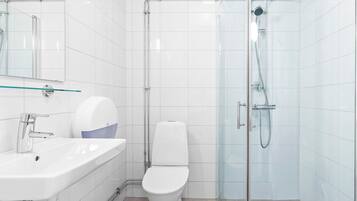 Comfort Cottage, 2 Bedrooms, Private Bathroom | Bathroom | Shower