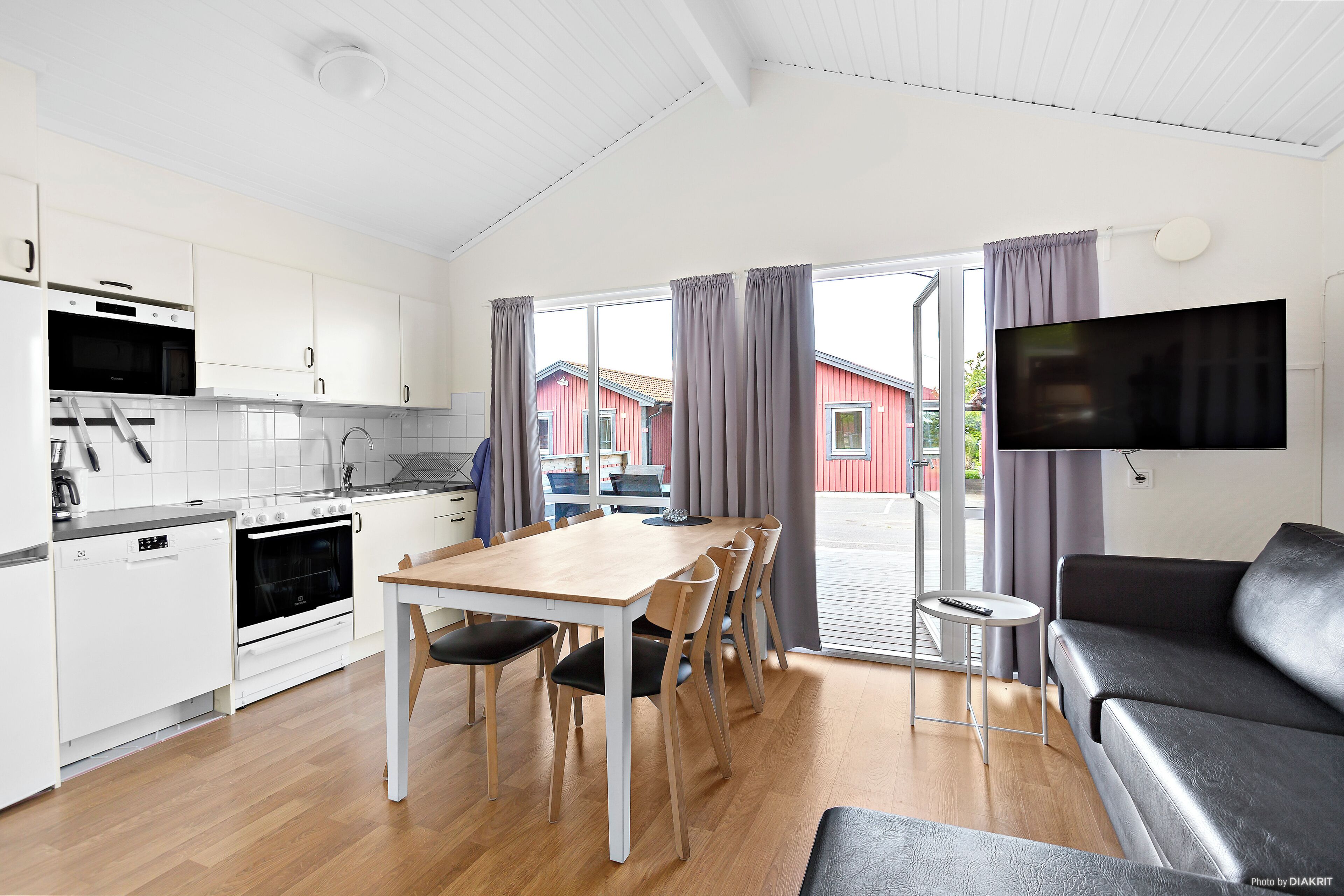 Stuga Comfort - 2 sovrum - privat badrum | Eget kök | Kylskåp, mikrovågsugn, ugn och spishäll