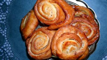 Sarapan masakan setempat setiap hari (EUR 5 per orang)