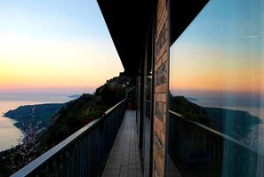 Front of property – evening/night - Agriturismo Principe di Vallescura (Pisciotta)