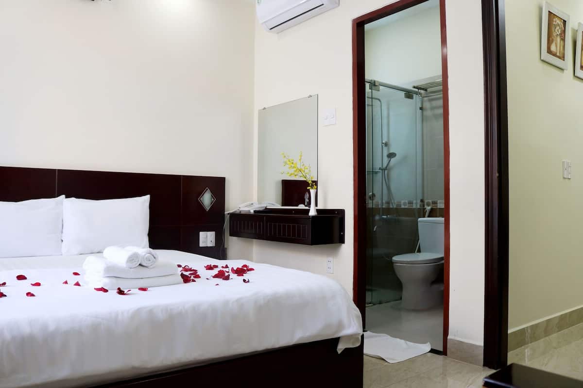 Superior Apartment, 1 Bedroom | 1 bedroom, minibar, desk, soundproofing