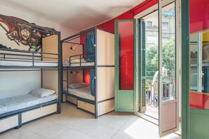 Shared Dormitory, Women only, Ensuite (12 beds) | Free WiFi - No Limit Hostel Graffiti (Barcelona)