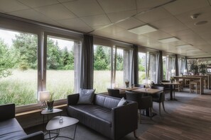 Lobby sitting area - Hotel Allegro Einsiedeln (Einsiedeln)