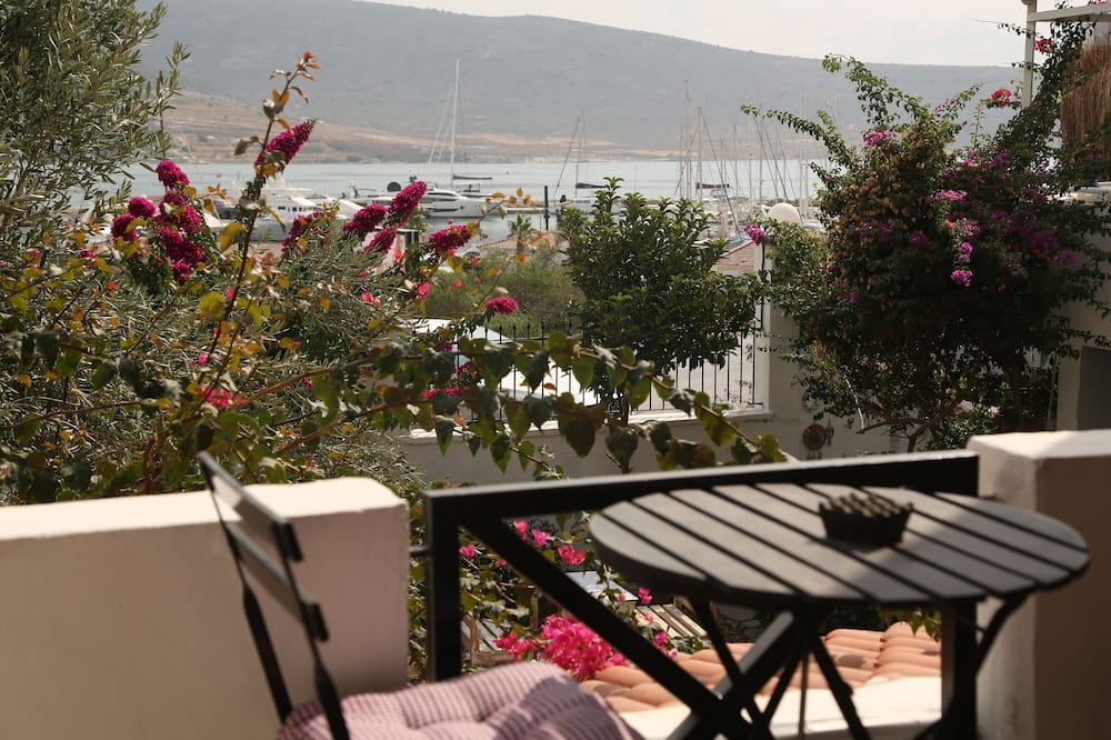 Parva Port Alacati