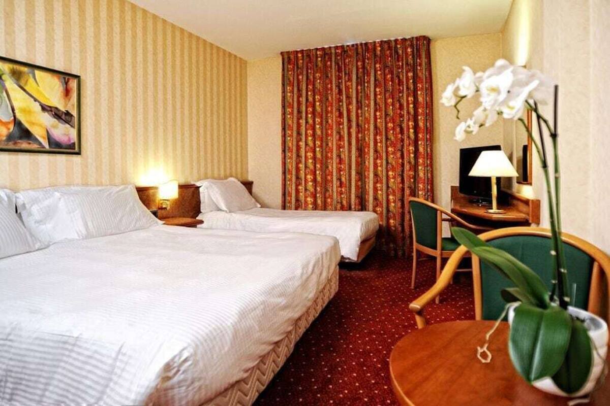 Basic Triple Room | Minibar, in-room safe, cribs (free), WiFi (free)