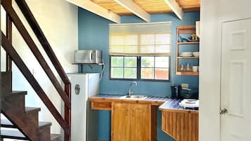 Standard Loft, Multiple Beds, Kitchenette, Garden View | Private kitchen | Freezer