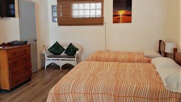 Standard Triple , 1 Bedroom, Kitchenette, Ground | Wi-fi percuma, cadar katil
