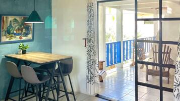 Standard-Loft, Mehrere Betten, Kochnische, Gartenblick | Wohnbereich