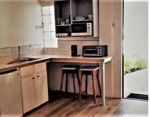 Standard Triple , 1 Bedroom, Kitchenette, Ground | Private kitchen | Freezer