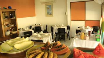 Ilmainen päivittäinen buffetaamiainen