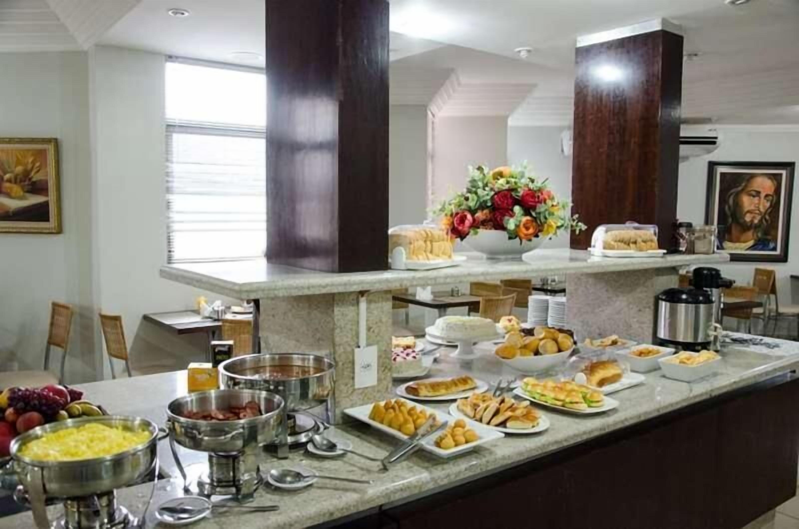 Café da manhã e jantar