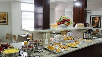 Café da manhã e jantar