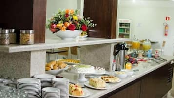 Café da manhã e jantar