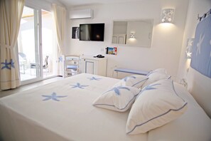 Family Room, Terrace | Minibar, in-room safe, desk, free WiFi