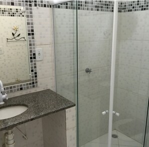 Rumah, 3 kamar tidur | Kamar mandi | Shower dan handuk