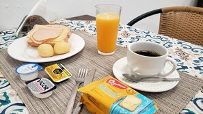 Desayuno de autoservicio incluido todos los días