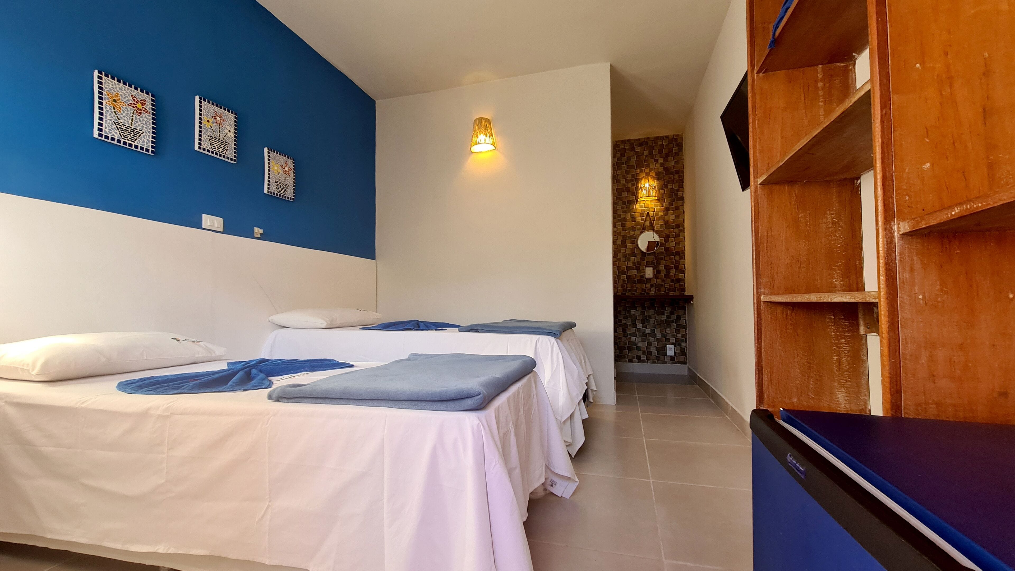 Minibar, free WiFi, bed sheets