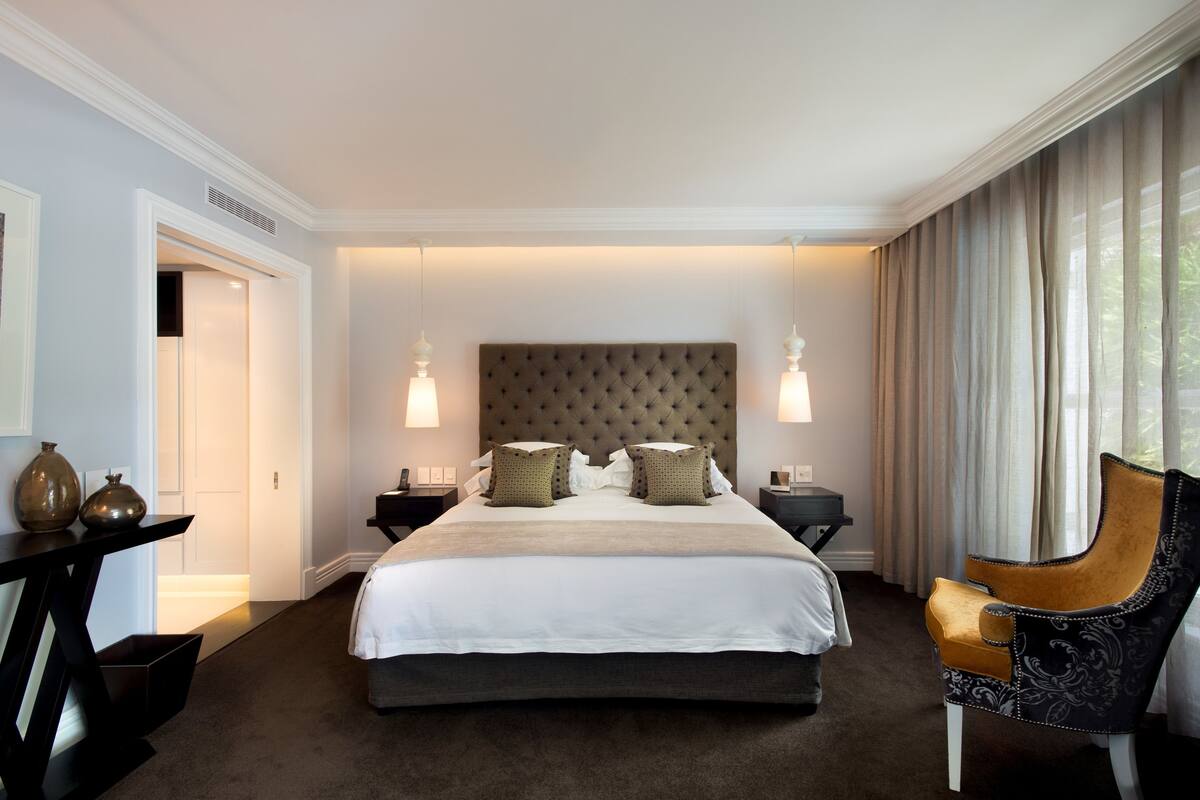 1 bedroom, premium bedding, free minibar, in-room safe