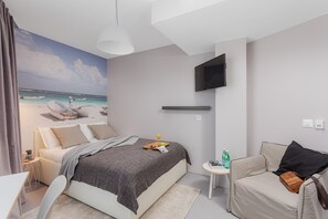 Laptop workspace, iron/ironing board, free WiFi, bed sheets