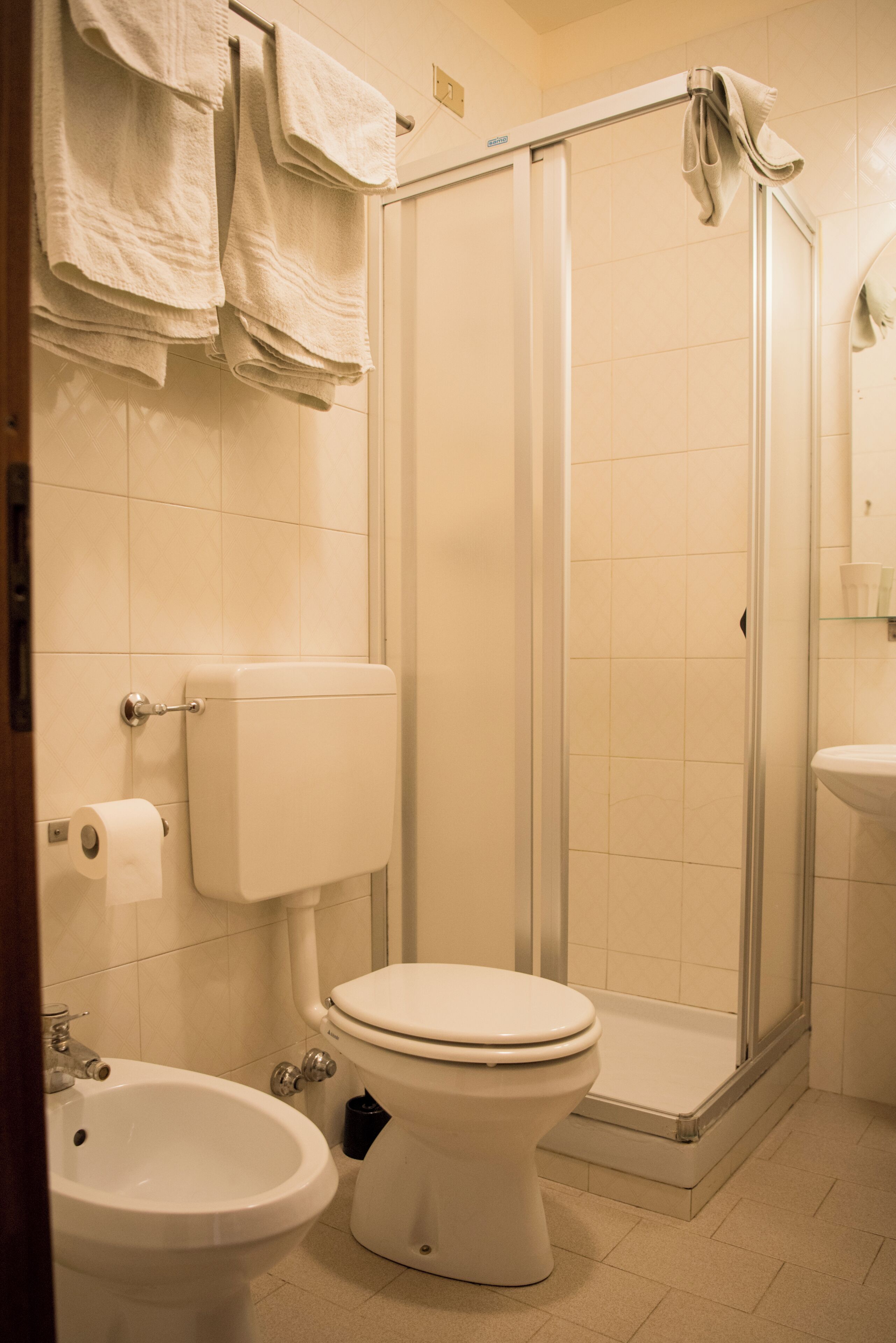 economy double or twin room | bathroom | shower, free toiletries, hair dryer, bidet