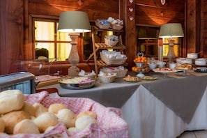 Colazione a buffet inclusa, servita tutte le mattine