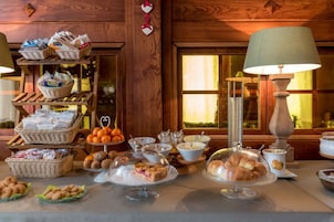 Desayuno buffet incluido todos los días 