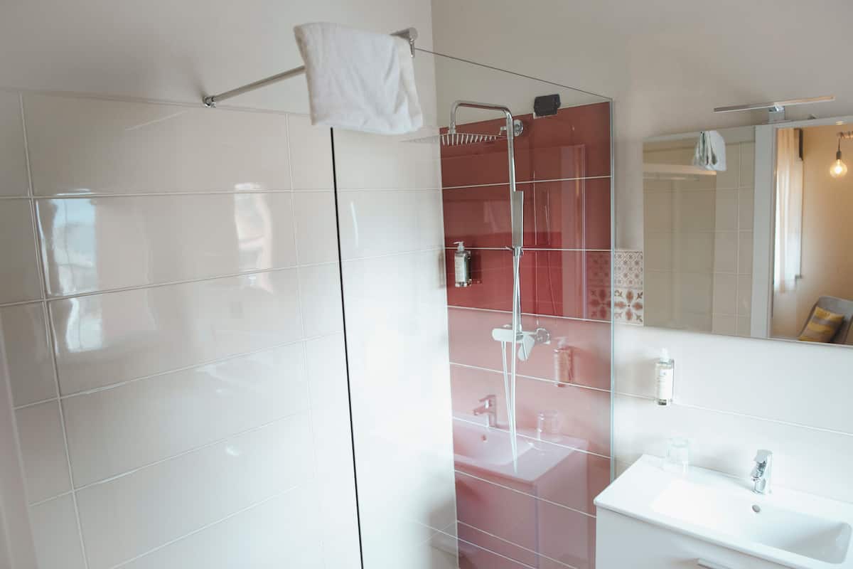 junior quadruple room, 1 bedroom | bathroom | shower, free toiletries, hair dryer, bidet