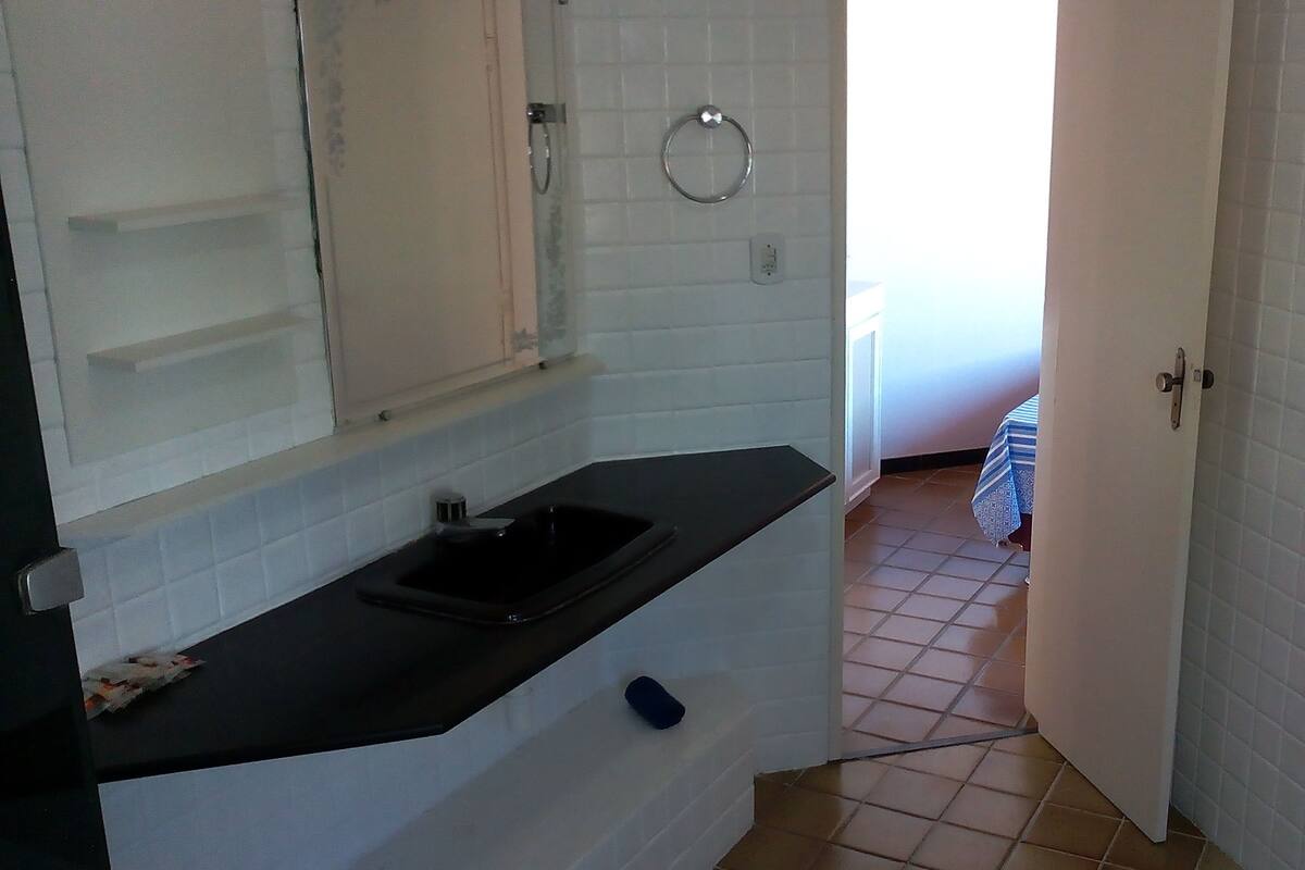 Comfort Suite, 1 Bedroom, Hot Tub, City View | Baderomsfasiliteter | Dusj, toalettartikler (inkludert) og håndklær