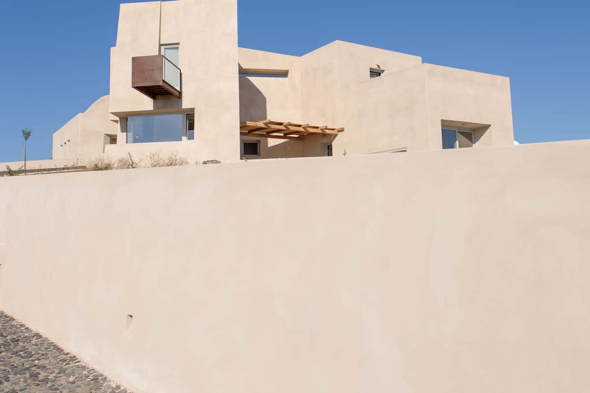 A modern building with a flat roof and a large balcony.