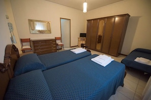 Premium bedding, desk, free WiFi