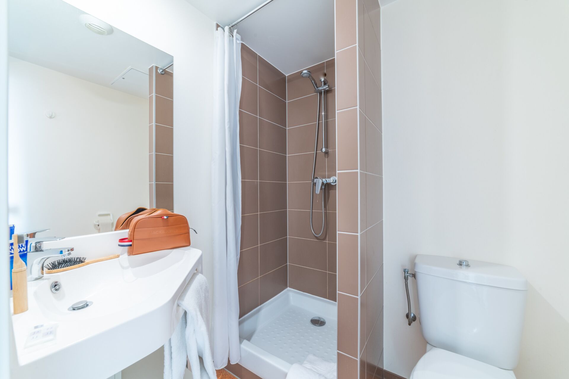 Free toiletries, towels