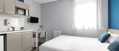 Chambre double | Bureau, système d’insonorisation, accès au Wi-Fi (inclus)