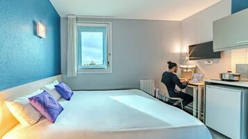 Tweepersoonskamer | Een bureau, geluiddichte muren, gratis wifi, rolstoeltoegang